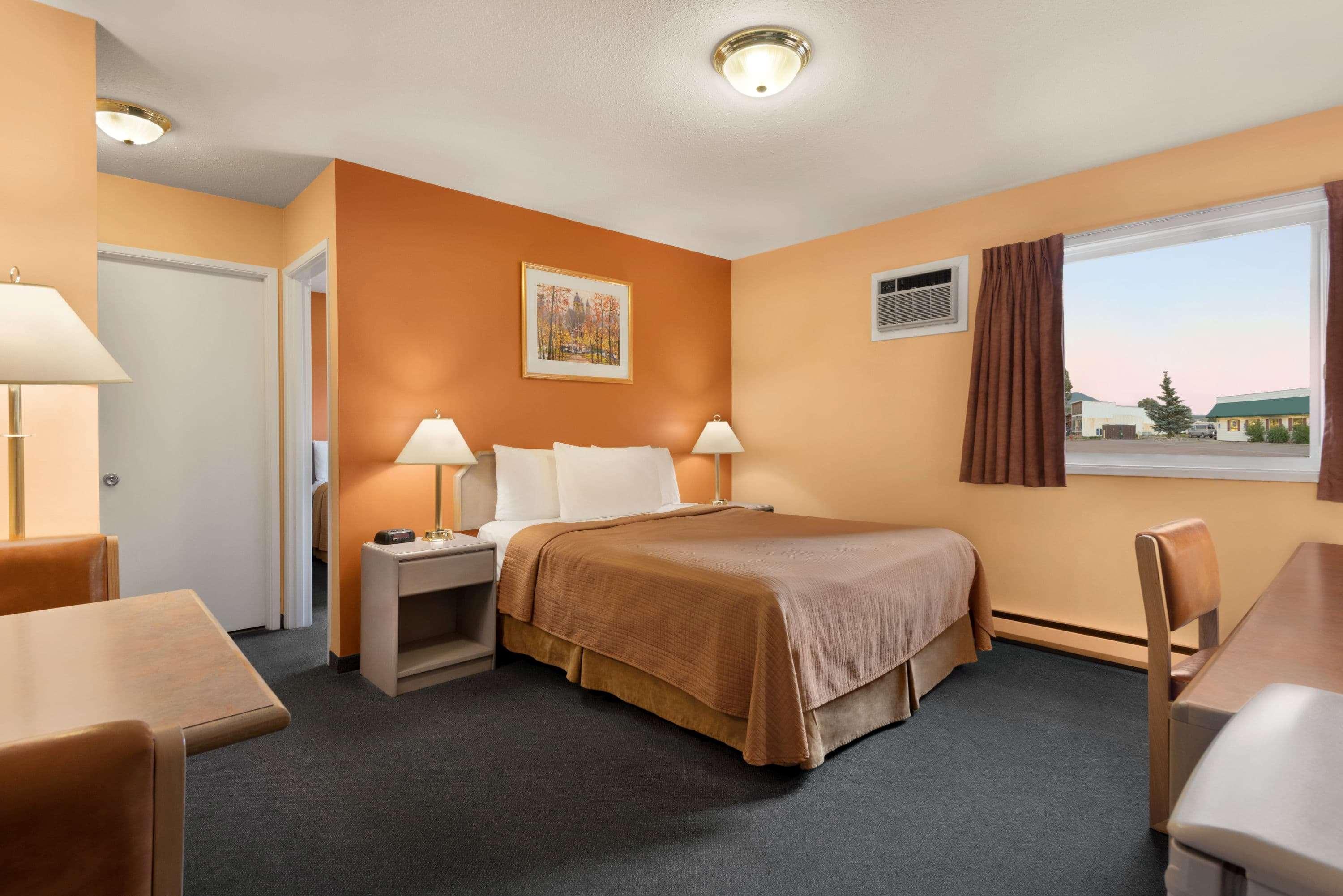 Travelodge By Wyndham Quesnel Bc Exterior foto